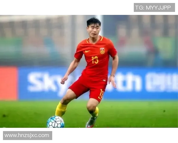 足球明星坚定眼神高清瞬间展现无畏精神与拼搏意志